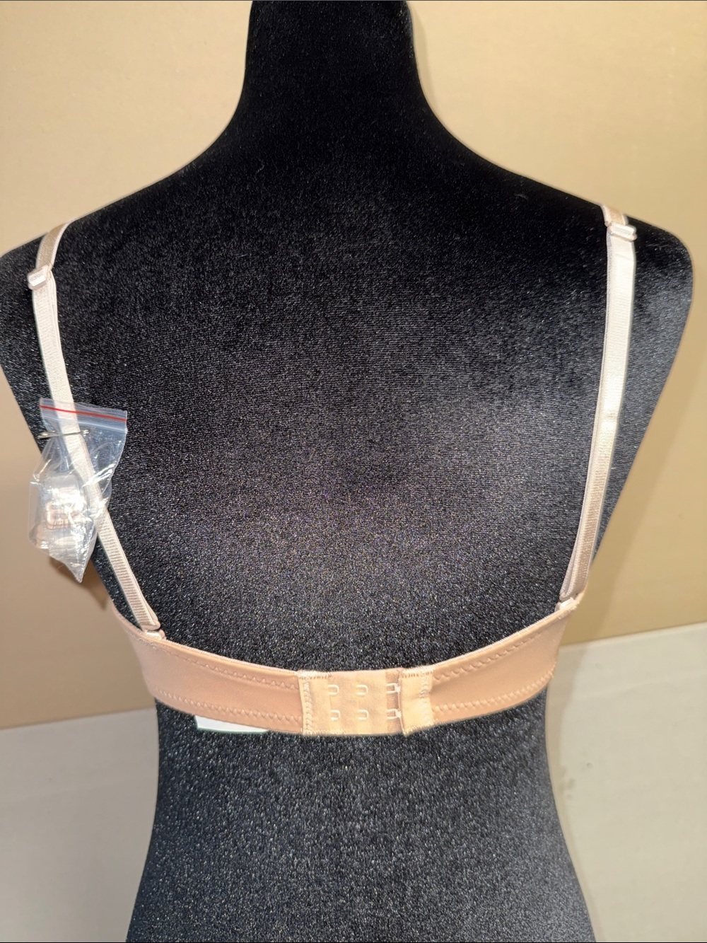 NWOT Deep Plunge Strapless Convertible Nude Bra w/ Additional Clear Straps - Picture 2 of 2